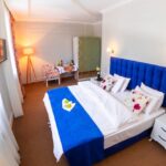 one-king-size-bed-hotel-room_114579-12159